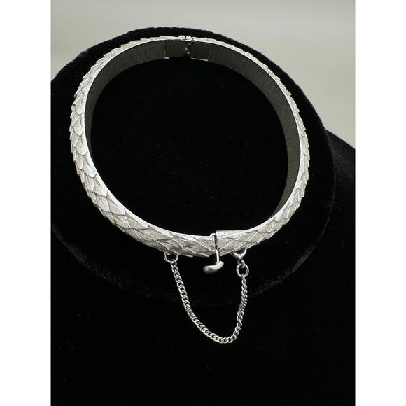 Vintage Crown Trifari Brushed Silver Tone Feathers Hinged Bracelet - Picture 3 of 12